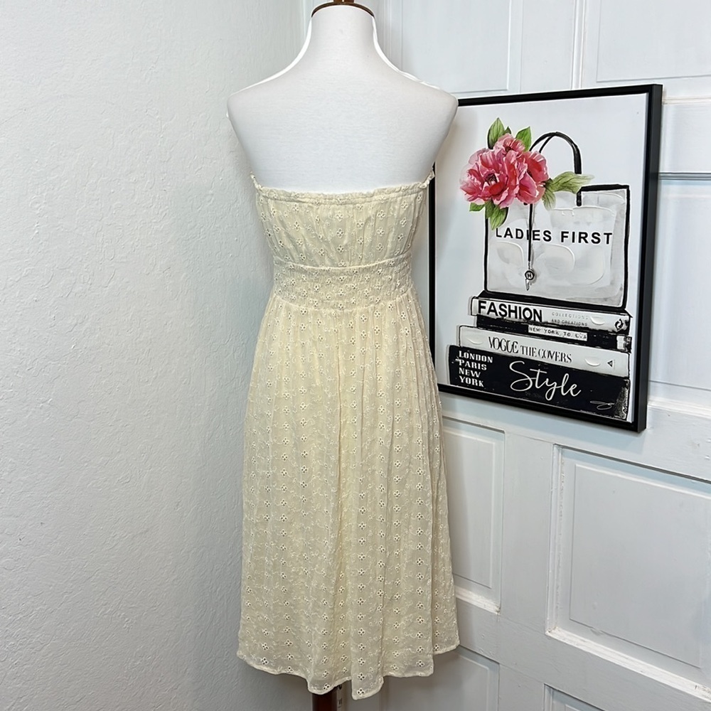 DVF Cream Strapless. Knee Length Eyelet Dress Size 8 - Picture 3 of 7